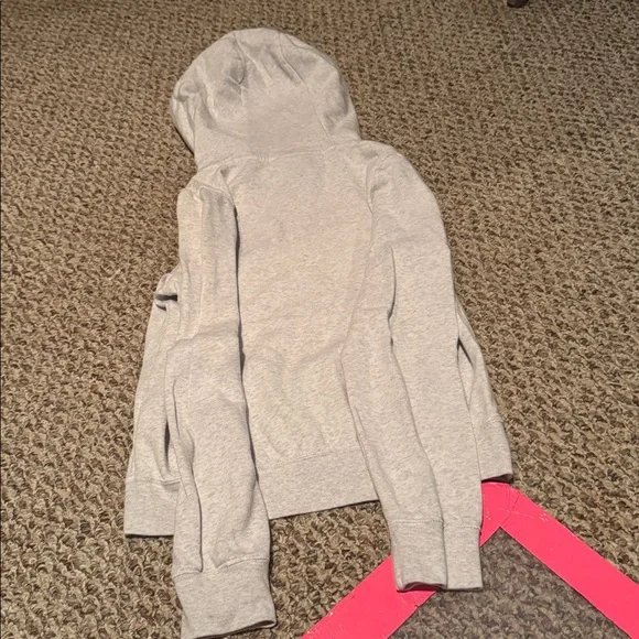 Nike woman’s small Light Gray Pullover Hoodie - Picture 3 of 3